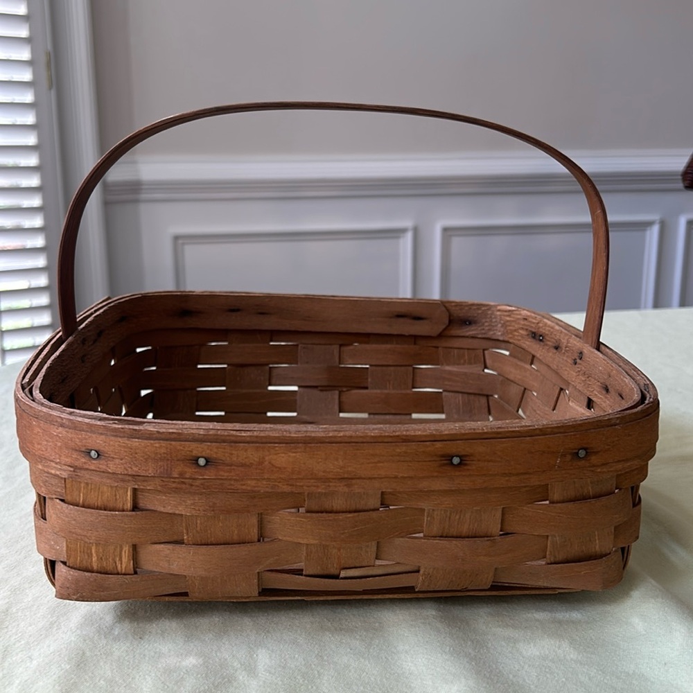Vtg, “19th Century” Amish handmade medium square basket